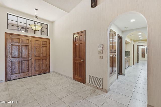 602 E CARVER Road, Tempe, AZ 85284