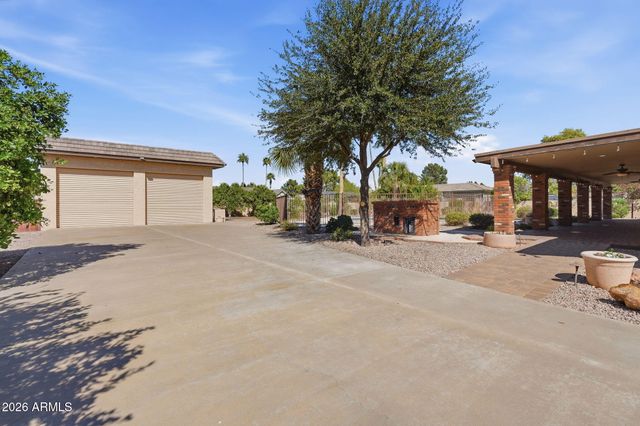 602 E CARVER Road, Tempe, AZ 85284
