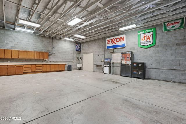 602 E CARVER Road, Tempe, AZ 85284