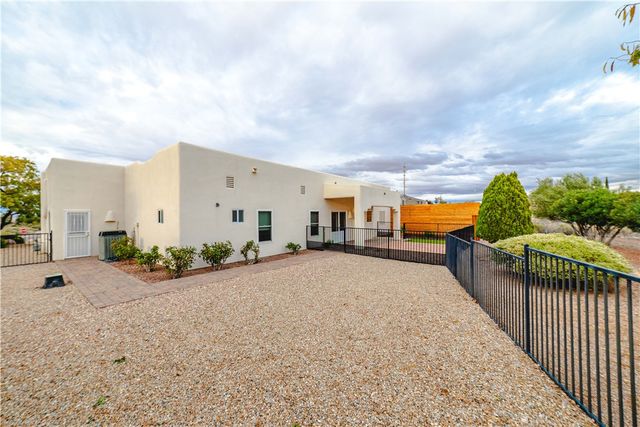 2098 Pawnee Drive, Kingman, AZ 86401