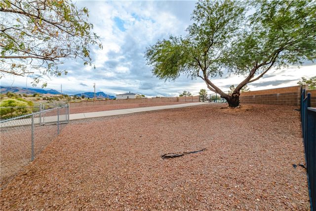 2098 Pawnee Drive, Kingman, AZ 86401