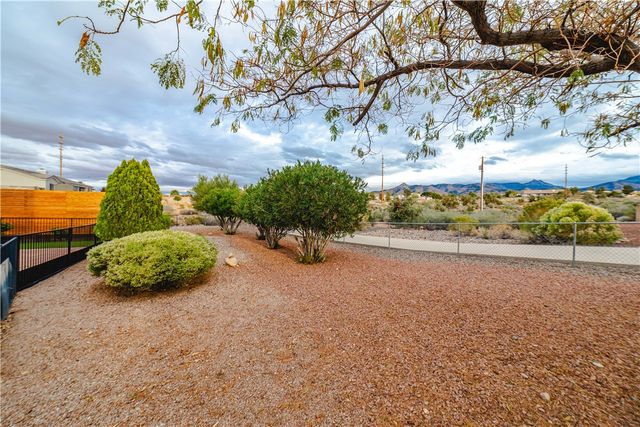 2098 Pawnee Drive, Kingman, AZ 86401