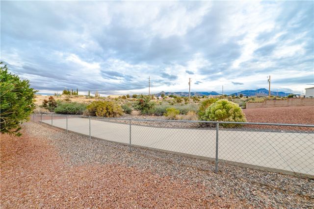 2098 Pawnee Drive, Kingman, AZ 86401