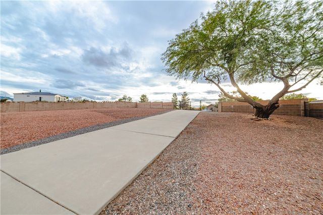 2098 Pawnee Drive, Kingman, AZ 86401