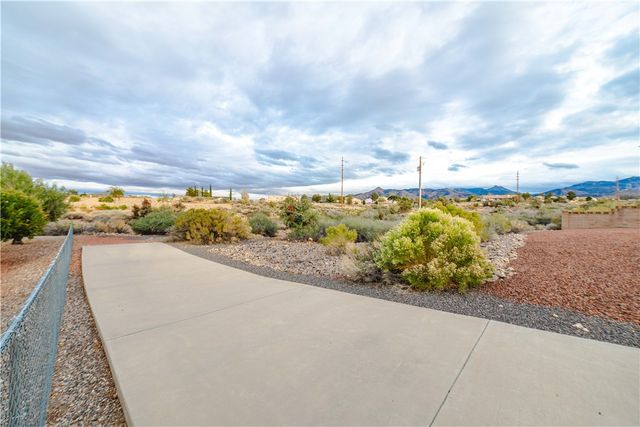 2098 Pawnee Drive, Kingman, AZ 86401