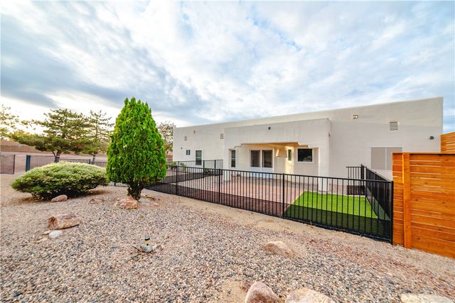 2098 Pawnee Drive, Kingman, AZ 86401