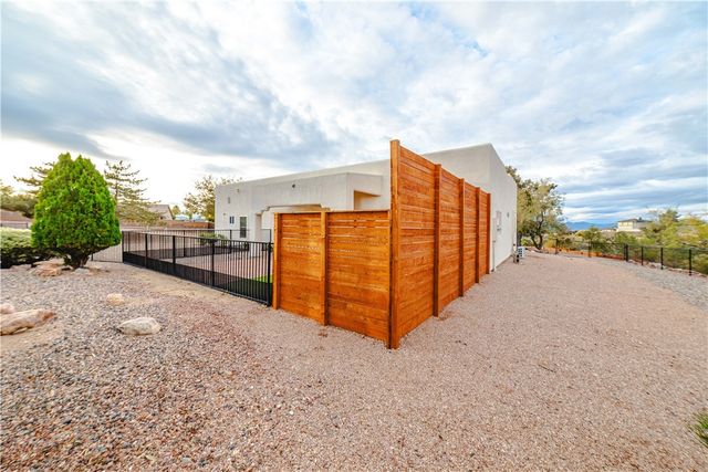 2098 Pawnee Drive, Kingman, AZ 86401