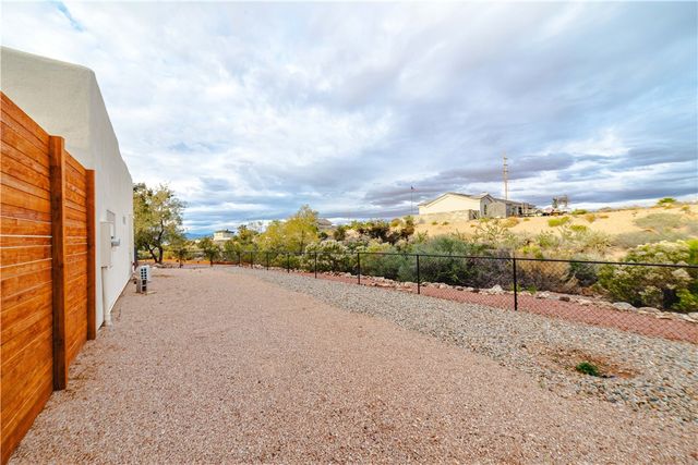 2098 Pawnee Drive, Kingman, AZ 86401