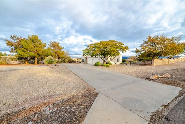 2098 Pawnee Drive, Kingman, AZ 86401