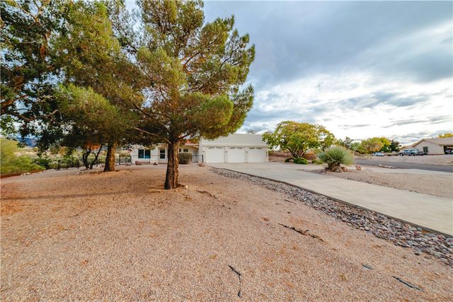 2098 Pawnee Drive, Kingman, AZ 86401