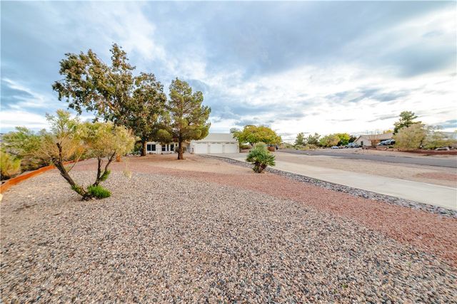 2098 Pawnee Drive, Kingman, AZ 86401
