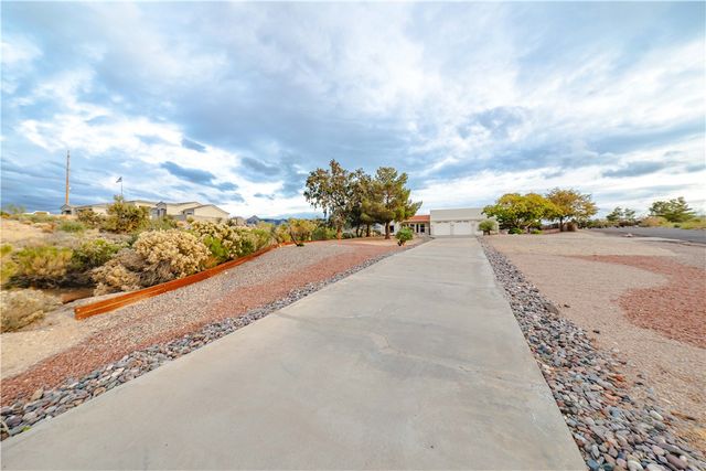 2098 Pawnee Drive, Kingman, AZ 86401