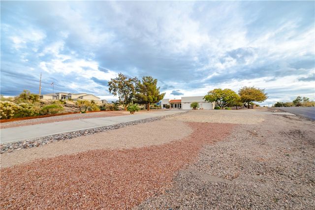 2098 Pawnee Drive, Kingman, AZ 86401