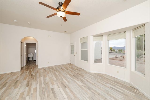 2098 Pawnee Drive, Kingman, AZ 86401