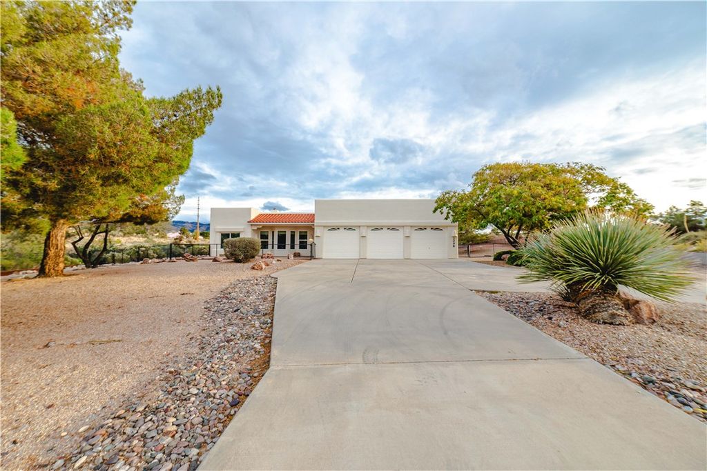 2098 Pawnee Drive, Kingman, AZ 86401