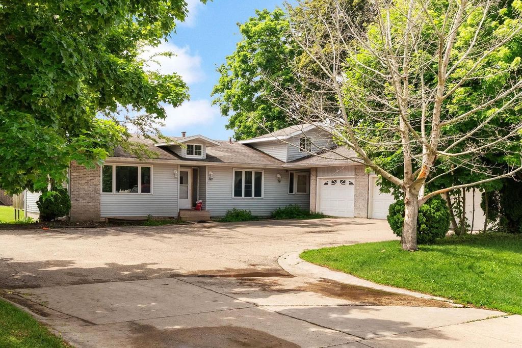 517-519 E Holum Street, Deforest, WI 53532