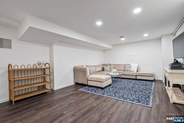 101 Ardmore Road, Ho-ho-kus, NJ 07423