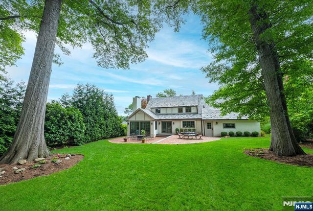101 Ardmore Road, Ho-ho-kus, NJ 07423