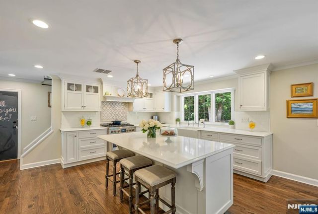 101 Ardmore Road, Ho-ho-kus, NJ 07423