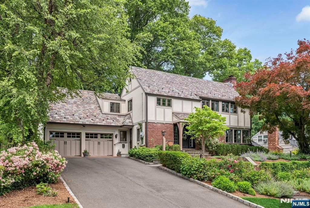 101 Ardmore Road, Ho-ho-kus, NJ 07423