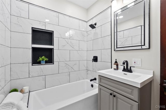 106 West Avenue, Dewitt, NY 13057