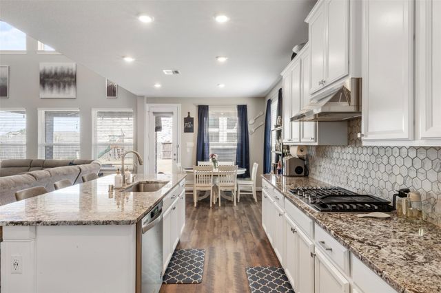 2027 Clearwater Grove Lane, Pearland, TX 77089