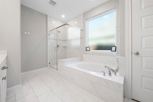 2027 Clearwater Grove Lane, Pearland, TX 77089