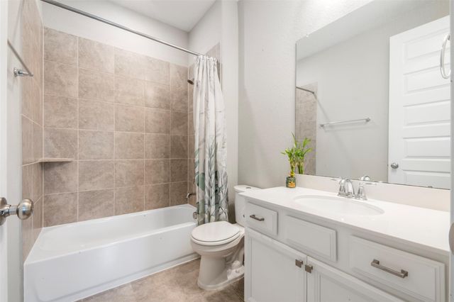 2027 Clearwater Grove Lane, Pearland, TX 77089