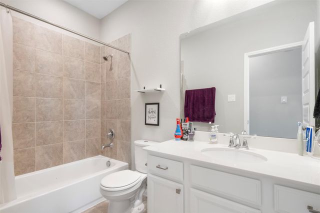 2027 Clearwater Grove Lane, Pearland, TX 77089