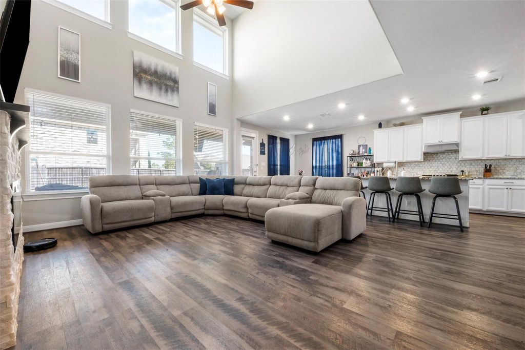 2027 Clearwater Grove Lane, Pearland, TX 77089