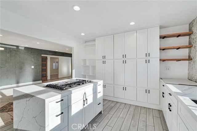 15752 Cobalt Street, Sylmar (los Angeles), CA 91342