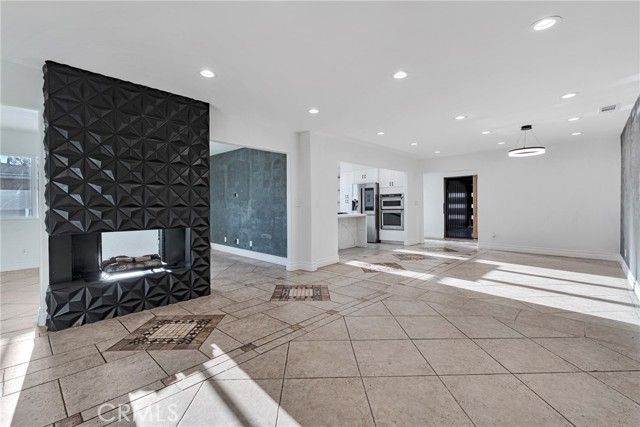 15752 Cobalt Street, Sylmar (los Angeles), CA 91342