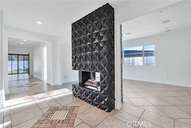 15752 Cobalt Street, Sylmar (los Angeles), CA 91342