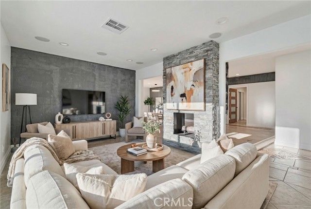 15752 Cobalt Street, Sylmar (los Angeles), CA 91342