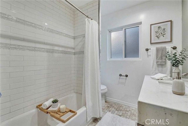 15752 Cobalt Street, Sylmar (los Angeles), CA 91342