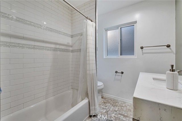 15752 Cobalt Street, Sylmar (los Angeles), CA 91342