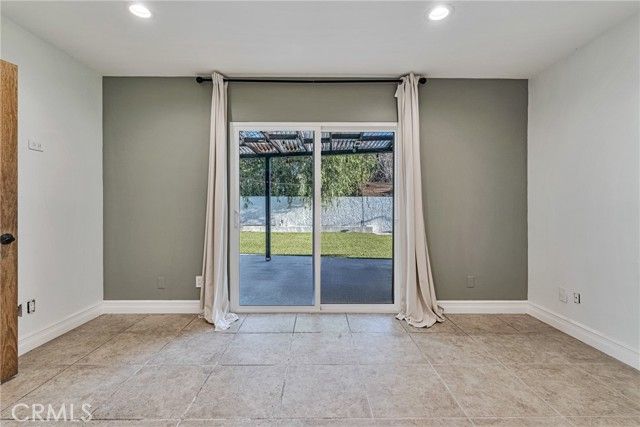 15752 Cobalt Street, Sylmar (los Angeles), CA 91342