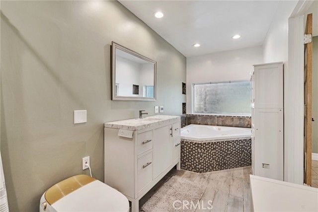 15752 Cobalt Street, Sylmar (los Angeles), CA 91342