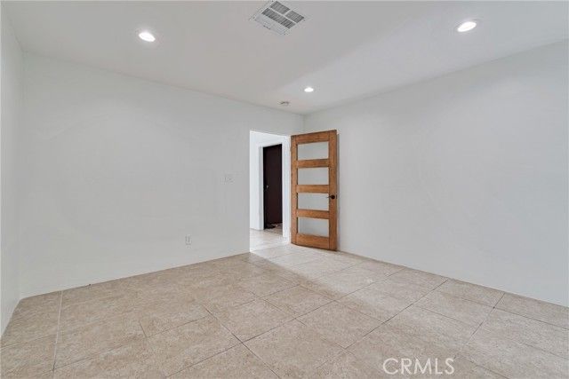 15752 Cobalt Street, Sylmar (los Angeles), CA 91342