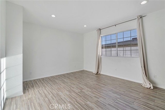 15752 Cobalt Street, Sylmar (los Angeles), CA 91342