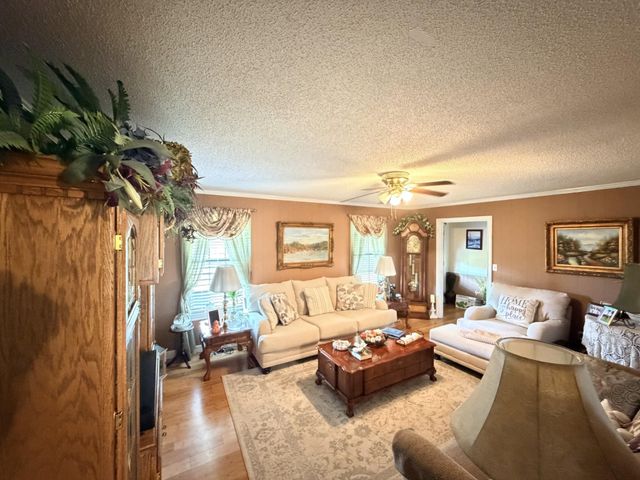 2890 NANCE BEND RD, Clifton, TN 38425