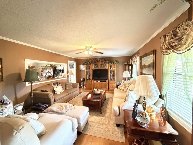 2890 NANCE BEND RD, Clifton, TN 38425