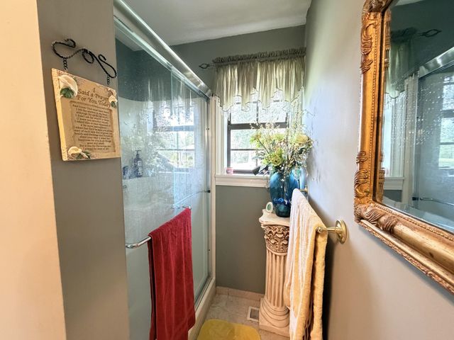 2890 NANCE BEND RD, Clifton, TN 38425