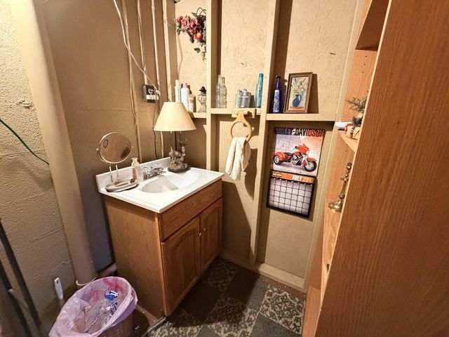 2890 NANCE BEND RD, Clifton, TN 38425