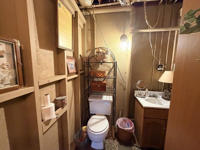 2890 NANCE BEND RD, Clifton, TN 38425