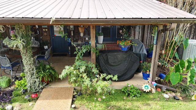 2890 NANCE BEND RD, Clifton, TN 38425