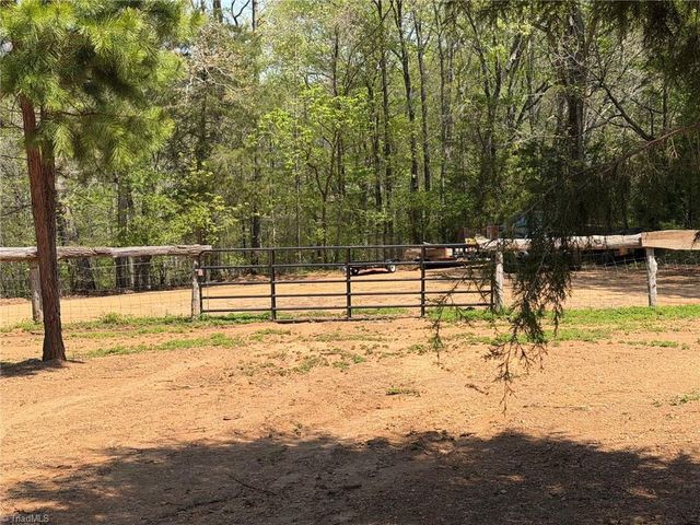 2197 Blackberry Road, Thomasville, NC 27360
