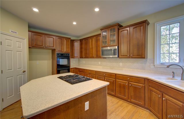 6225 Country Walk Court, Clarence, NY 14032
