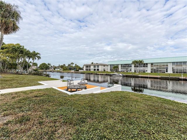 5207 Willow CT, Cape Coral, FL 33904