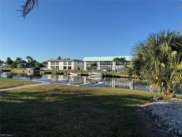 5207 Willow CT, Cape Coral, FL 33904